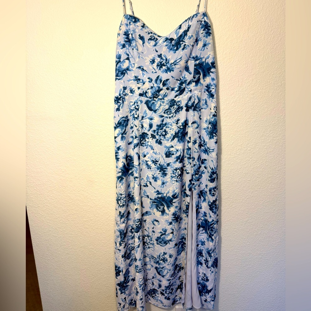 Abercrombie & Fitch High-Slit Midi Dress in Blue Floral - Picture 2 of 3